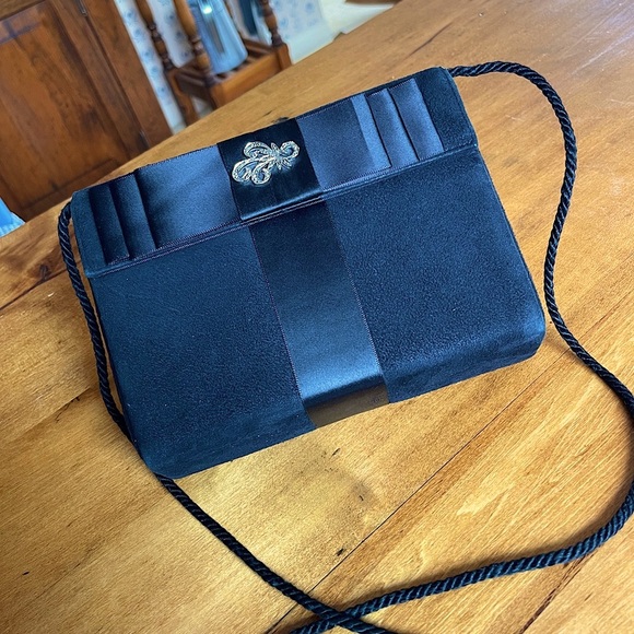 Vintage 1980s black suede purse with satin bow in mint condition - Picture 1 of 9